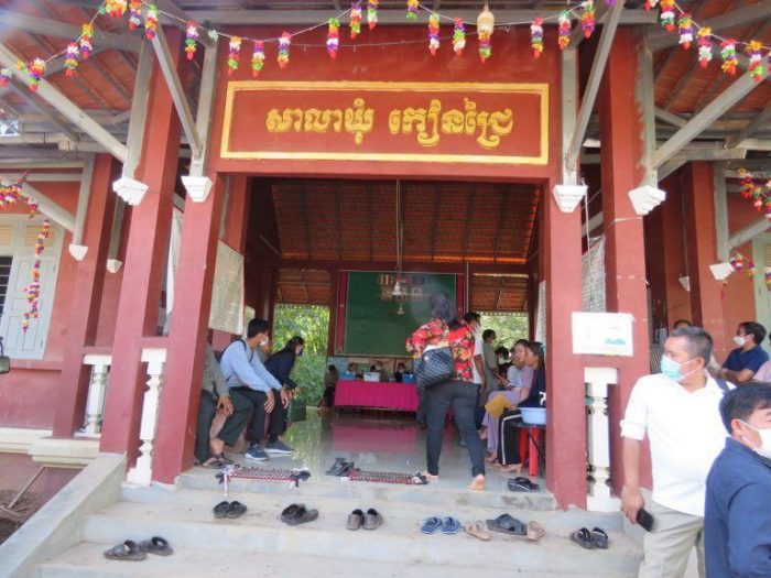 ដេញថ្លៃគម្រោងមូលនិធិ ឃុំ ចំនួន ៤ ក្នុង ស្រុកកំពង់សៀម ៣គម្រោង តម្លៃ ធ្លាក់ ចុះ ទាបជាងពាក់កណ្ដាល នៃតម្លៃប៉ាន់ស្មាន ១គម្រោងទៀតមិនគ្រប់លក្ខខណ្ឌ