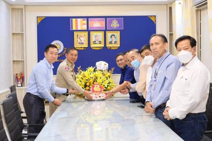 ក្រុមពាណិជ្ជករថៃអញ្ជើញជួបសំណេះសំណាលសួរសុខទុក្ខ លោកឧត្តមសេនីយ៍ទោ សិទ្ធិ ឡោះ ស្នងការ នគរបាលខេត្ត ក្នុងឱកាស វេនកាន់បិណ្ឌ និងភ្ជំបិណ្ឌខាងមុខ!