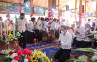 ថ្ងៃបិណ្ឌវេនទី៤! ឧត្តមសេនីយ៍ឯក រ័ត្ន ស្រ៊ាង នាំទេយ្យទានប្រគេនព្រះសង្ឃចំនួន០២វត្ត ក្នុងសង្កាត់ព្រែកកំពឹស ខណ្ឌដង្កោ!