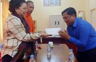 រដ្ឋបាលស្រុករំដួល ខេត្តស្វាយរៀង ទទួលអំពូលភ្លើងចំនួន ៣០អំពូល ពីសប្បុរសជន ដើម្បីដាក់នៅទីប្រជុំជនផ្សារកំពង់ចក