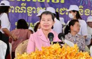 អបអរសាទរពិធីប្រណាំងទូក《ង》ប្រពៃណីជាតិខ្មែរខ្នាតអន្តរជាតិ​ និងទូកក្តារបីសន្លឹកនៅទន្លេវ៉ៃគោ​ ក្រុងស្វាយរៀង​