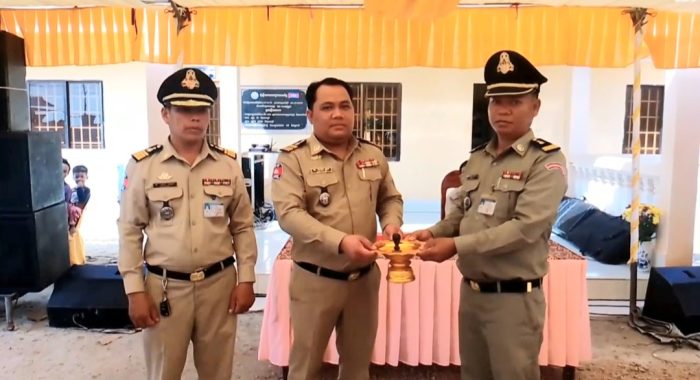 លោកវរសេនីយ៍ឯក មាស ធួក អធិការនគរបាលស្រុករំដួល អញ្ជើញប្រកាសផ្ទេរភារកិច្ច តែងតាំងមុខដំណែងនាយ នាយរងប៉ុស្ដិ៍នគរបាលរដ្ឋបាលសង្កែ