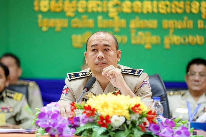 លោកឧត្តមសេនីយ៍ទោ ម៉ៅ ច័ន្ទមធុរិទ្ធ ស្នងការនគរបាលខេត្តកំពត បានដឹកនាំកិច្ចប្រជុំត្រួតពិនិត្យលទ្ធផលអនុវត្តការងារប្រចាំខែតុលា.
