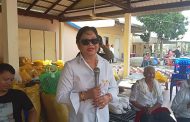 មហាឧបាសិកាពុទ្ធសាសនូបត្ថម្ភក៍ ហុឹម ម៉ាលី និងជា សមាជិកក្រុមការងារថ្នាក់កណ្តាលចុះជួយឃុំសង្កែ ជួបសំណេះសំណាលជាមួយបងប្អូនប្រជាពលរដ្ឋនិងចែកអំណោយជាង១០០គ្រួសារក្នុងឃុំសង្កែ !