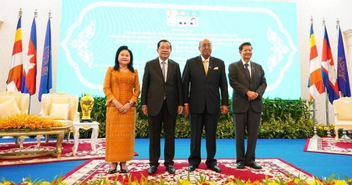 ឯកឧត្តម ខាំ​ សុផារី សូមគោរពអបអរសាទរ និងជូនពរសម្តេចតេជោ ហ៊ុន សែន ក្នុងឱកាសទទួលពានរង្វាន់ សមិទ្ធផលពេញមួយជីវិតរបស់មេដឹកនាំឆ្នើមពិភពលោក