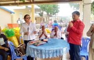 លោកស្រីហុឹម ម៉ាលី បន្ដឧបត្ថម្ភអង្ករដល់រដ្ឋបាលស្រុករំដួលចំនួន២តោនបន្ថែមទៀត