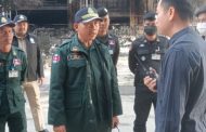 លោកឧត្តមសេនីយ៍ទោ សិទ្ធិ ឡោះ ស្នងការនគរបាលខេត្តបន្ទាយមានជ័យបន្តដឹកនាំកម្លាំងសហការជាមួយកម្លាំងចម្រុះនឹងអាជ្ញាធរខេត្តក្រុងចុះធ្វើការរុករកអ្នកដែលជាប់គាំងក្នុងអគារកាស៊ីណូបានឆាបឆេះនៅក្រុងប៉ោយប៉ែត!