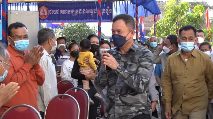ឯកឧត្តម រ័ត្ន ស៊្រាង ចុះផ្សព្វផ្សាយខ្លឹមសារ ១៨ចំណុច របស់សម្តេចតេជោ ហ៊ុន សែន នៅមូលដ្ឋានគណបក្សប្រជាជនកម្ពុជា សង្កាត់ព្រែកកំពឹស!