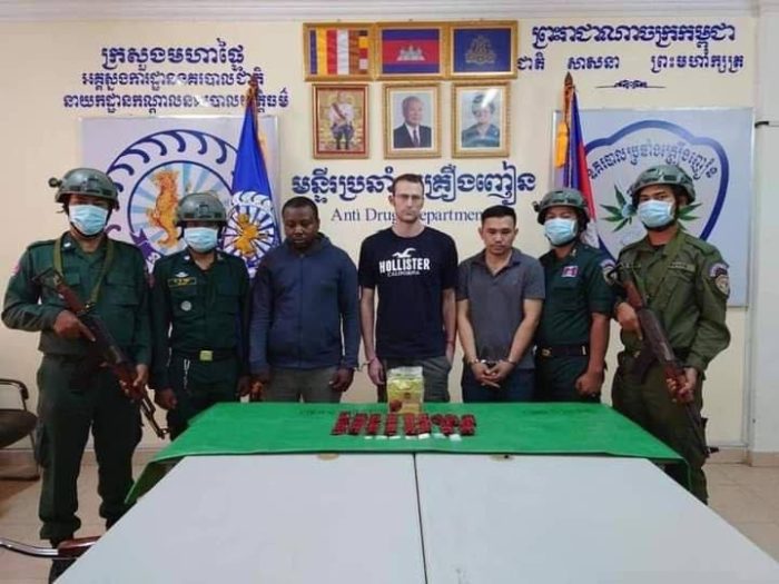 តុលាការផ្ដន្ទាទោសអតីតមេចោរប្លន់ម្នាក់ដាក់គុកតែ ៣ឆ្នាំ រឿងជួញដូរគ្រឿងញៀនជិត២គីឡូក្រាម