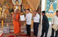 ពិធីប្រគេនប្រកាសនីយបត្រ័ និងជួបសំណេះសំណាលជាមួយបងប្អូនប្រជាពលរដ្ឋប្រជាការពារនិងអាជ្ញាធរសមត្ថកិច្ចនៅវត្ដទួលតាកែវ ក្នុងឃុំពងទឹក ស្រុករំដួល