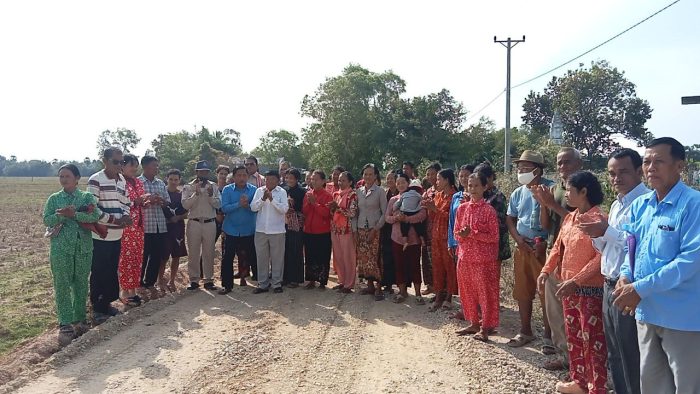 ពិធីបើកការដ្ឋានគម្រោងកែលម្អផ្លូវដីក្រាលថ្មបំបែកមានប្រវែង៧,៩០០ម៉ែត្រនៅ ឃុំសង្កែ ស្រុករំដួល
