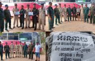 លោកវរសេនីយ៍ទោ អ៊ុក សាន និងលោកស្រី សៅ ស្រីអូន បានឧបត្ថម្ភសំលៀកបំពាក់ម្នាក់១កំប្លេ ដល់ប្រជាការពារភូមិអង្គាសដី និងភូមិស្វាយក្អែ!