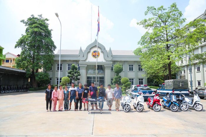 អាវុធហត្ថរាជធានីភ្នំពេញ បញ្ជូនសង្ស័យប្រុសស្រី១១នាក់ ទៅតុលាការ ពាក់ព័ន្ធករណីគ្រឿងញៀន និងលួច