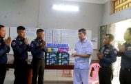 ឧត្តមសេនីយ៍ឯក រ័ត្ន ស្រ៊ាង ចាត់ក្រុមការងារនាំយកអំណោយ ចុះសួរសុខទុក្ខ លោកមេបញ្ជាការរង អាវុធហត្ថខណ្ឌច្បារអំពៅ ដែលមានជំងឺប្រចាំកាយ ត្រូវព្យាបាលដោយវះកាត់ នាពេលកន្លងមក!