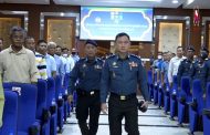 ឧត្តមសេនីយ៍ឯក រ័ត្ន ស្រ៊ាង អញ្ជើញជួបសំណេះសំណាលជាមួយ យោធិន នៃ កងរាជអាវុធហត្ថរាជធានីភ្នំពេញ ចូលសោធននិវត្តន៍កន្លងមក ចំនួន ៦៣នាក់!