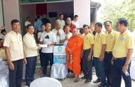 លោក ពេញ ទិត្ថារ៉ា ប្រគល់អំណោយឯកឧត្តម ស សុខា និងលោកជំទាវ ជូនពលរដ្ឋក្នុងខេត្តស្វាយរៀង