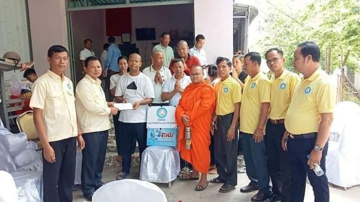 លោក ពេញ ទិត្ថារ៉ា ប្រគល់អំណោយឯកឧត្តម ស សុខា និងលោកជំទាវ ជូនពលរដ្ឋក្នុងខេត្តស្វាយរៀង