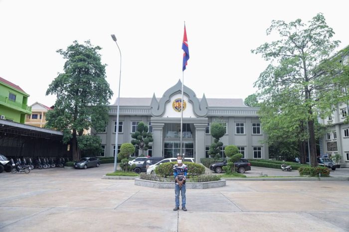 ចោរឆក់ខ្សែ-ក ម្នាក់ ត្រូវ អាវុធហត្ថរាជធានីភ្នំពេញ ឃាត់ខ្លួនបញ្ជូនទៅតុលាការ!