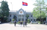 ចេញឆក់ភ្លាត់ស្នៀត កាត់មុខកម្លាំងល្បាត អាវុធហត្ថភ្នំពេញ ជាប់ខ្នោះបានសម្រេច!