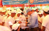 ឯកឧត្តម ប៉ក់ ណារ៉ូន អញ្ជើញចូលរួមឃោសនារកសម្លេងឆ្នោត នៃយុទ្ធនាការឃោសនាបោះឆ្នោតជ្រើសតាំងតំណាងរាស្ត្រអណត្តិទី៧ និងបង្រៀនគូសសន្លឹកឆ្នោត ដល់សមាជិកចំនួន៨៩០នាក់ នៅ ឃុំក្រោលគោ ស្រុកស្វាយជ្រំ!
