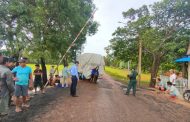 អុញនោះ!ទំនងជាដឹកធ្ងន់ពេកម៉ូតូសណ្ដោងរុឺម៉កដឹកអីវ៉ាន់ចាប់ហួយក្រឡាប់ផ្ងារជើងបណ្ដាលឲ្យមនុស្សស្លាប់ម្នាក់នៅកន្លែងកើតហេតុ នៅច្រកតំបន់ព្រំដែនដូង ស្រុករមាសហែក