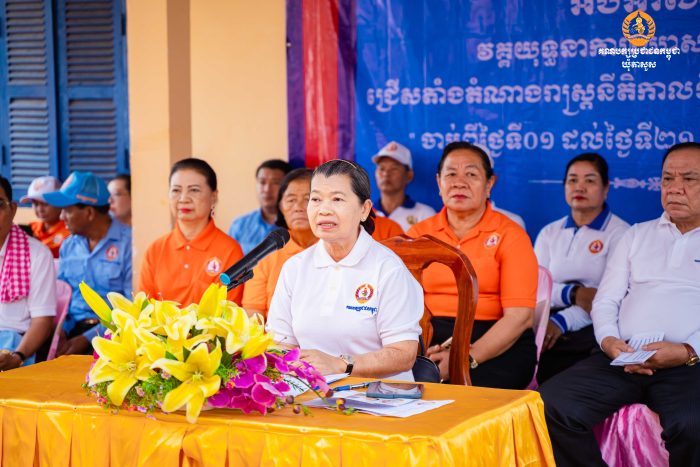 សម្តេចកិត្តិសង្គហបណ្ឌិត ម៉ែន សំអន ចុះផ្សព្វផ្សាយអំពីគោលនយោបាយរបស់គណបក្សប្រជាជនកម្ពុជា និងបង្ហាញអំពីរបៀបគូលសន្លឹកឆ្នោតទៅកាន់សមាជិកបក្ស និងអ្នកគាំទ្រគណបក្សប្រជាជនកម្ពុជា នៅឃុំតាសួស ស្រុកស្វាយជ្រំ!