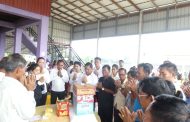 លោក ហែម ស៊ីណា អភិបាលស្រុករំដួល ដឹកនាំក្រុមការងារថ្នាក់ស្រុក-ឃុំ អញ្ចើញចូលរួមរំលែកទុក្ខគ្រួសារសព លោកអនុសេនីយ៍ឯក ឡុង សុខា នាយរងប៉ុស្តិ៍នគរបាលរដ្ឋបាលថ្នាធ្នង់