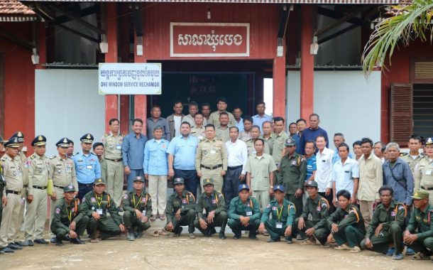 លោកឧត្តមសេនីយ៍ទោ ហួត សុធី  បន្តចុះជួបផ្ទាល់ជាមួយអាជ្ញាធរមូលដ្ឋាន សហគមន៍ និង ប្រជាពលរដ្ឋ គាំទ្រជម្រុញ និងពង្រឹងការងារអនុវត្តការងារនគរបាលនិងសហគមន៍ នៅឃុំបេង ស្រុកបន្ទាយអំពិល