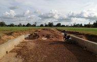ក្រោយពីជំនន់ទឹកភ្លៀងបានស្រកទៅវិញបន្សល់ទុកនូវការខូតខាតផ្លូវថ្នល់យ៉ាងធ្ងន់ធ្ងរ
