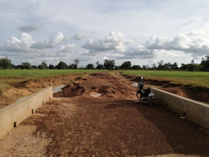 ក្រោយពីជំនន់ទឹកភ្លៀងបានស្រកទៅវិញបន្សល់ទុកនូវការខូតខាតផ្លូវថ្នល់យ៉ាងធ្ងន់ធ្ងរ