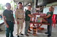ទឹកចិត្តមេចំពោះកូនចៅ! លោកវរសេនីយ៍ឯក សោម សុភ័ណ្ឌ បានដឹកនាំ កម្លាំងក្រោមឱវាទចុះទៅសួរសុខទុក្ខលោកអនុសេនីយ៍ឯកសោម វាសនា ដែលកំពុងសម្រាកព្យាបាលជំងឺនៅផ្ទះ!
