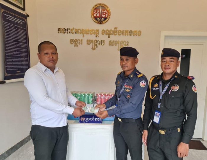 ក្រុមការងារ អាវុធហត្ថខណ្ឌបឹងកេងកង ចូលរួមរំលែកទុក្ខដល់គ្រួសារសមាជិក ដែលឪពុករបស់លោកទទួលមរណៈភាព!