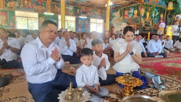 ឯកឧត្តម ឧត្តមសេនីយ៍ទោហួតសុធីស្នងការខេត្តអញ្ជើញចូលរួមពិធីបុណ្យកាន់បិណ្ឌវេនទី២ នៅវត្តប្រាសាទរាជាសំរោង ខេត្តឧត្តរមានជ័យ