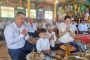 ឧត្តមសេនីយ៍ឯក រ័ត្ន ស៊្រាង បន្តជួយដល់គ្រួសារអតីតអ្នករួមការងារនាសម័យរដ្ឋកម្ពុជា!