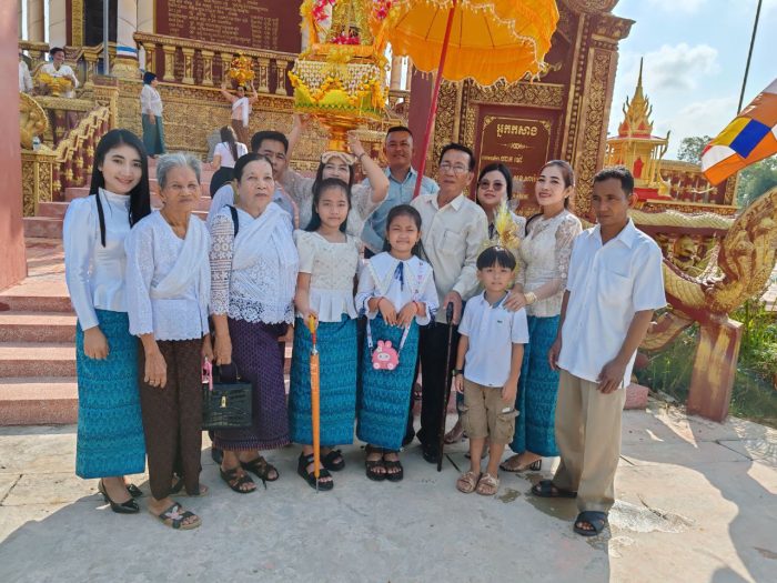 ពិធីបុណ្យកឋិនទានមហាសាមគ្គីដង្ហែមក«វត្តប្រជុំអង្គ»ស្ថិតនៅសង្កាត់សង្ឃ័រ ក្រុងស្វាយរៀង !