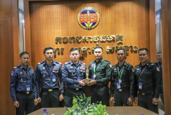 ក្រុមបាញ់កាំភ្លើង អាវុធហត្ថរាជធានីភ្នំពេញ នាំយកពានរង្វាន់ជ័យលាភី និងមេដាយជូនដល់អង្គភាពគួរជាទីមោទនៈ!