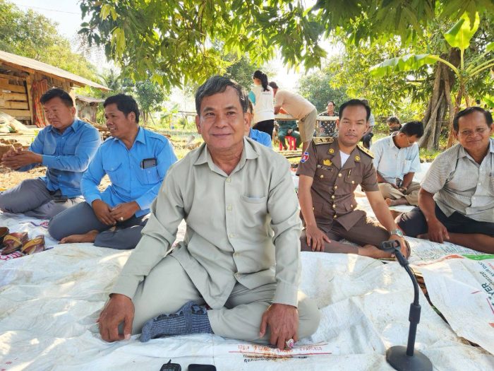 លោក អូត ឈាងលី អភិបាលនៃគណៈអភិបាលស្រុកជើងព្រៃ បានអញ្ជើញជាអធិបតីភាព ក្នុងពិធីបើកការដ្ឋានសាងសង់ផ្លូ​វក្រាលគ្រួសក្រហម១ខ្សែ ប្រវែង១,២០០ម៉ែត្រ