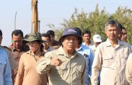 ឯកឧត្តមបណ្ឌិតសភាចារ្យ អ៊ុក រ៉ាប៊ុន ទេសរដ្ឋមន្ត្រី ប្រធានក្រុមប្រឹក្សាស្តារអភិវឌ្ឍន៍វិស័យកសិកម្ម និងជនបទ និងជាប្រធានគណៈកម្មាធិការជាតិជំរុញចលនាភូមិ១ផលិតផល១ អនុប្រធានក្រុមការងាររាជរដ្ឋាភិបាលចុះមូលដ្ឋានខេត្តកំពង់ឆ្នាំង