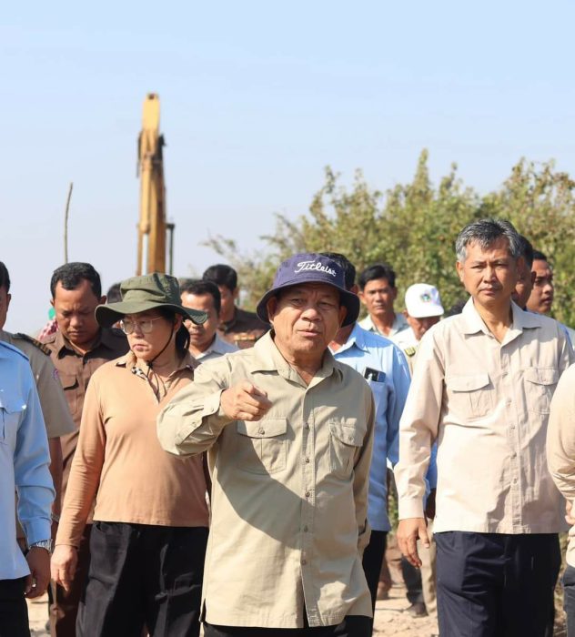ឯកឧត្តមបណ្ឌិតសភាចារ្យ អ៊ុក រ៉ាប៊ុន ទេសរដ្ឋមន្ត្រី ប្រធានក្រុមប្រឹក្សាស្តារអភិវឌ្ឍន៍វិស័យកសិកម្ម និងជនបទ និងជាប្រធានគណៈកម្មាធិការជាតិជំរុញចលនាភូមិ១ផលិតផល១ អនុប្រធានក្រុមការងាររាជរដ្ឋាភិបាលចុះមូលដ្ឋានខេត្តកំពង់ឆ្នាំង