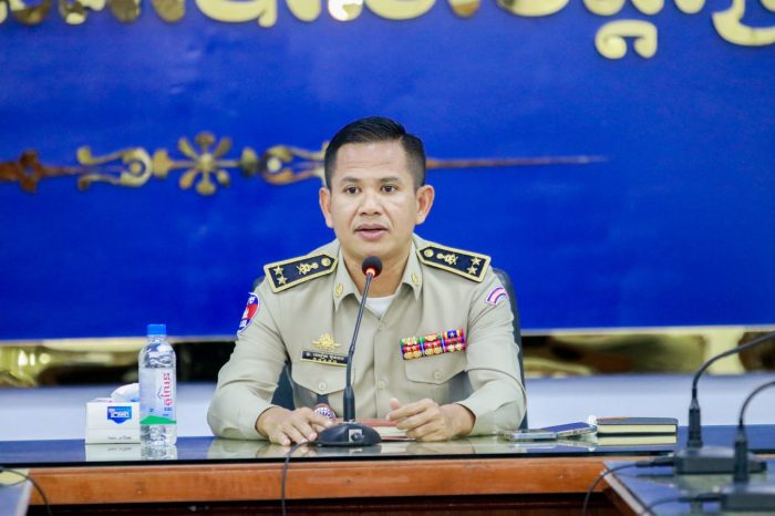 លោកឧត្តមសេនីយ៍ទោ ឈឿន ប៊ុនឆន ស្នងការនគរបាលខេត្តព្រៃវែងបើកកិច្ចប្រជុំពិសេសដាក់ផែនការដល់មន្ត្រីនគរបាលទាំង៤ការិយាល័យត្រូវអនុវត្ត