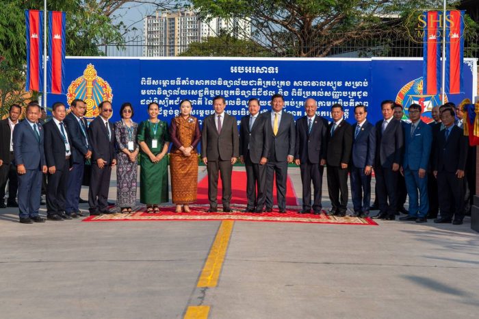 សម្តេចមហាបវរធិបតី ហ៊ុន ម៉ាណែត នាយករដ្ឋមន្ត្រី នៃព្រះរាជាណាចក្រកម្ពុជា បានអញ្ជើញជាអធិបតី​ក្នុងពិធីសម្ពោធអគារសាកលវិទ្យាល័យជាតិគ្រប់គ្រងសាខាវាលស្បូវ និងប្រគល់សញ្ញាបត្រជូននិស្សិត​ជាង ៥ពាន់នាក់