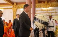 សម្ដេចមហាបវរធិបតី ហ៊ុន ម៉ាណែត អញ្ជើញដាក់កម្រងផ្កាគោរពវិញ្ញាណក្ខន្ធ សម្តេចព្រះអគ្គមហាសង្ឃរាជាធិបតីកិត្តិឧទ្ទេសបណ្ឌិត ទេព វង្ស សម្ដេចព្រះមហាសង្ឃរាជ នៃព្រះរាជាណាចក្រកម្ពុជា