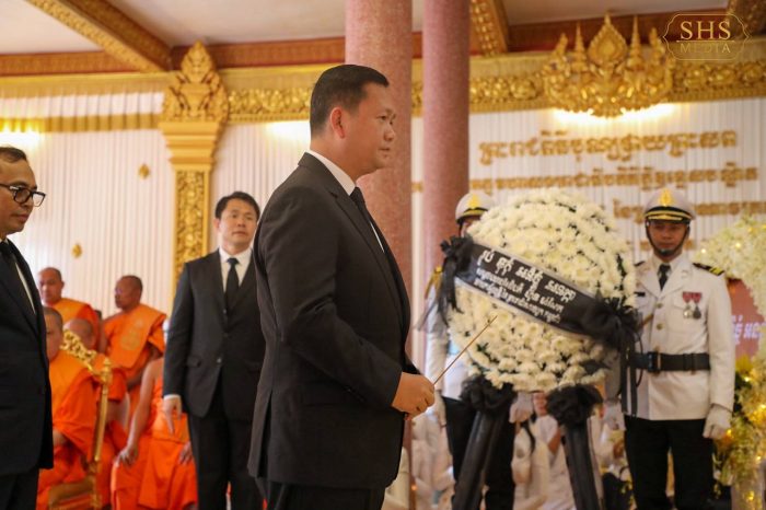 សម្ដេចមហាបវរធិបតី ហ៊ុន ម៉ាណែត អញ្ជើញដាក់កម្រងផ្កាគោរពវិញ្ញាណក្ខន្ធ សម្តេចព្រះអគ្គមហាសង្ឃរាជាធិបតីកិត្តិឧទ្ទេសបណ្ឌិត ទេព វង្ស សម្ដេចព្រះមហាសង្ឃរាជ នៃព្រះរាជាណាចក្រកម្ពុជា