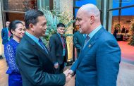 សម្តេចមហាបវរធិបតី ហ៊ុន ម៉ាណែត នាយករដ្ឋមន្រ្តី នៃព្រះរាជាណាចក្រកម្ពុជា និងលោកជំទាវបណ្ឌិត ពេជ ចន្ទ មុនី្ន ហ៊ុនម៉ាណែត អញ្ជេីញជួបជាមួយ ឯកឧត្តម Christopher Luxon នាយករដ្ឋមន្ត្រី នូវ៉ែលសេឡង់ ក្នុងឱកាសចូលរួមពិធីបដិសណ្ឋារកិច្ច និងអាហារពេលល្ងាចផ្លូវការ ។  