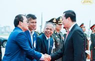 សម្តេចមហាបវរធិបតី ហ៊ុន ម៉ាណែត នាយករដ្ឋមន្ត្រី នៃព្រះរាជាណាចក្រកម្ពុជា កំពុងអញ្ជេីញដឹកនាំគណៈប្រតិភូរាជរដ្ឋាភិបាលកម្ពុជា មាតុភូមិនិវត្តន៍មកកាន់ព្រះរាជាណាចក្រកម្ពុជា បន្ទាប់ពីបំពេញទស្សនកិច្ចផ្លូវការ ដោយជោគជ័យ នៅសាធារណរដ្ឋប្រជាធិបតេយ្យប្រជាមានិតឡាវ រយៈពេលពីរថ្ងៃ ចាប់ពីថ្ងៃទី២៥-២៦ ខែមីនា ឆ្នាំ២០២៤