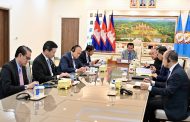 សម្ដេចអគ្គមហាសេនាបតីតេជោ ហ៊ុន សែន ប្រធានព្រឹទ្ធសភា នៃព្រះរាជាណាចក្រកម្ពុជា អញ្ជើញជួបពិភាក្សាការងារជាមួយ ឧត្តមសេនីយ៍ជាន់ខ្ពស់ មីន អោងឡាំង(Min Aung Hlaing ) ប្រធានក្រុមប្រឹក្សារដ្ឋបាលរដ្ឋ សាធារណរដ្ឋនៃសហភាពមីយ៉ាន់ម៉ា តាមរយៈ Video Conference នៅវិមាន៧មករា រាជធានីភ្នំពេញ