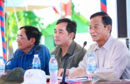 ឯកឧត្តម អ៊ុន ចាន់ដា អភិបាល នៃគណៈអភិបាលខេត្តកំពង់ចាម និងជាប្រធានគណៈបញ្ជាការឯកភាពខេត្តបានដឹកនាំក្រុមការងារខេត្ត កងកម្លាំងទាំងបី អាជ្ញាធរមូលដ្ឋាន និងមន្ត្រីពាក់ព័ន្ធ អញ្ជើញចូលរួមជាមួយឯកឧត្តមសន្តិបណ្ឌិត យូ ស៊ុនឡុង រដ្ឋមន្ត្រីប្រតិភូអមនាយករដ្ឋមន្ត្រី និងឯកឧត្តម ឌិត ទីណា