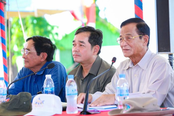ឯកឧត្តម អ៊ុន ចាន់ដា អភិបាល នៃគណៈអភិបាលខេត្តកំពង់ចាម និងជាប្រធានគណៈបញ្ជាការឯកភាពខេត្តបានដឹកនាំក្រុមការងារខេត្ត កងកម្លាំងទាំងបី អាជ្ញាធរមូលដ្ឋាន និងមន្ត្រីពាក់ព័ន្ធ អញ្ជើញចូលរួមជាមួយឯកឧត្តមសន្តិបណ្ឌិត យូ ស៊ុនឡុង រដ្ឋមន្ត្រីប្រតិភូអមនាយករដ្ឋមន្ត្រី និងឯកឧត្តម ឌិត ទីណា