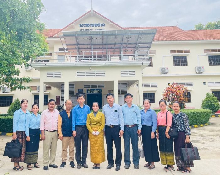 លោកស្រី​ រិន​ ធារ៉ា​ អភិបាលរង​ តំណាងលោក​ លី​ សុវណ្ណ​ អភិបាលនៃគណៈអភិបាលក្រុងកំពង់ចាមចុះត្រួតពិនិត្យ​ និងវាយតម្លៃការអនុវត្តគោលការណ៍ណែនាំ​ ស្តីពី​ ការរៀបចំទីក្រុងទេសចរណ៍គ្មានផ្សែងបារី​ 
