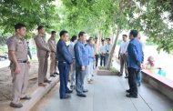 ឯកឧត្តមបណ្ឌិត ជាម ច័ន្ទសោភ័ណ អភិបាល នៃគណៈអភិបាលខេត្តកំពង់ស្ពឺ អញ្ជើញចុះពិនិត្យស្ថានភាពសំអាតច្រាំង ដងស្ទឹងព្រែកត្នោត